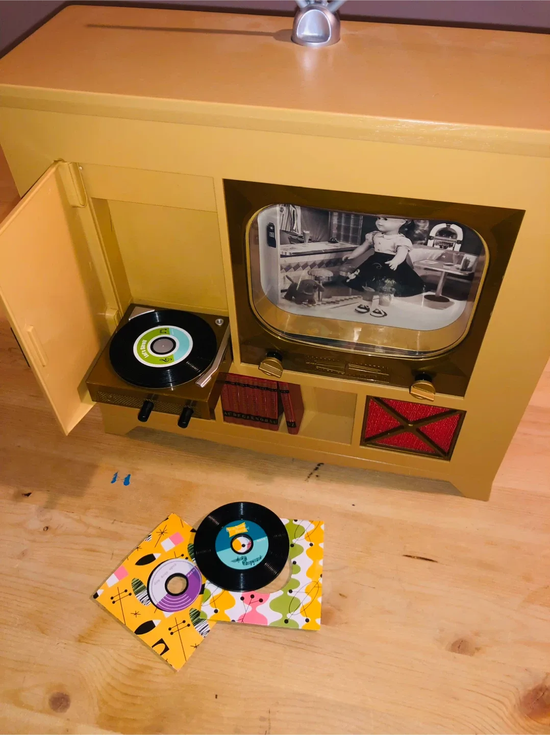 American Girl Retro TV & Record Player image indicator(4)