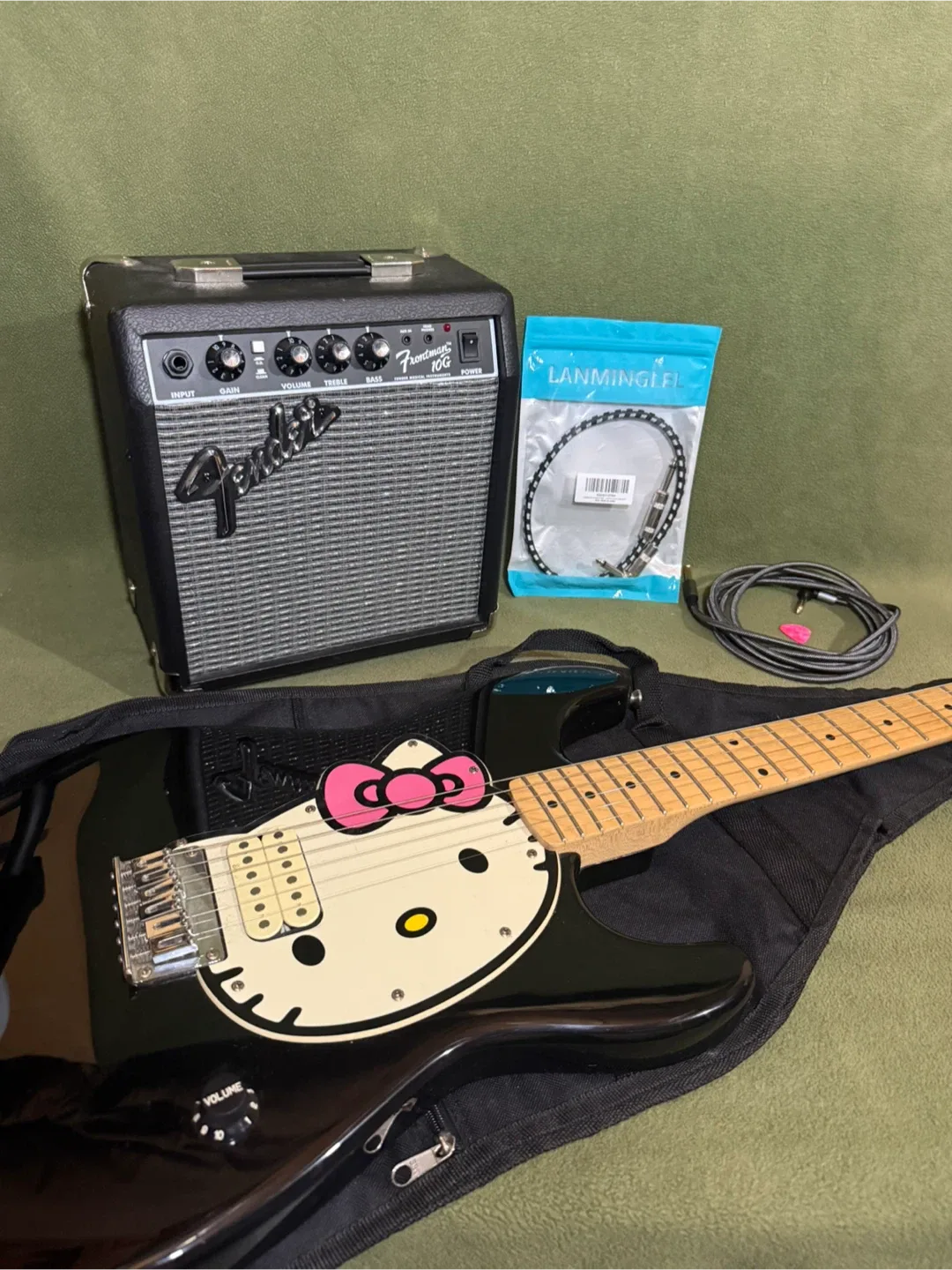 Fender Squire Stratocaster (Hello Kitty Edition) thumbnail
