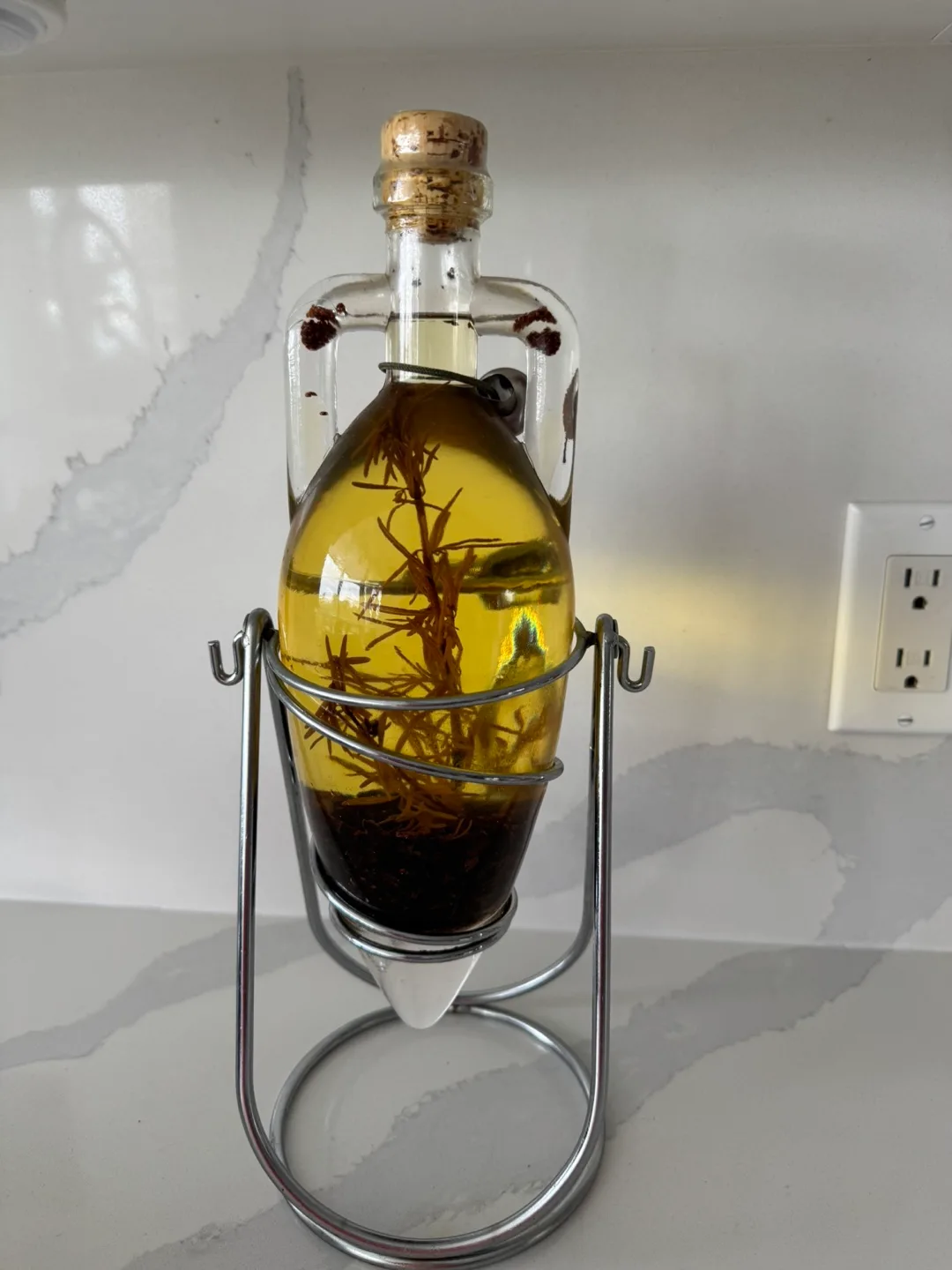 Infused Olive Oil Bottle with Herbs image indicator(3)