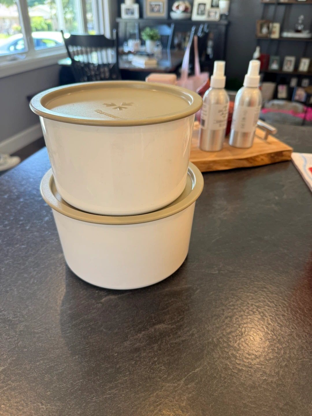 Tupperware Round Storage Containers - Set of 2 - photo 2
