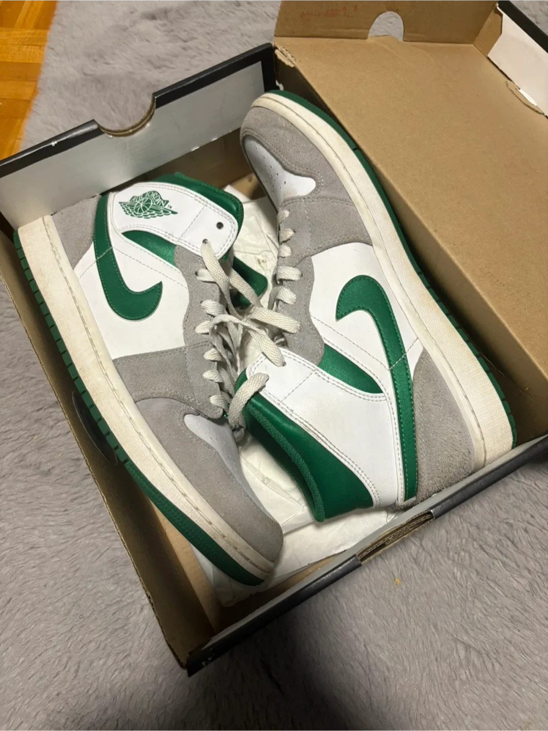 Nike Air Jordan 1 Mid SE Size 9 image indicator(5)