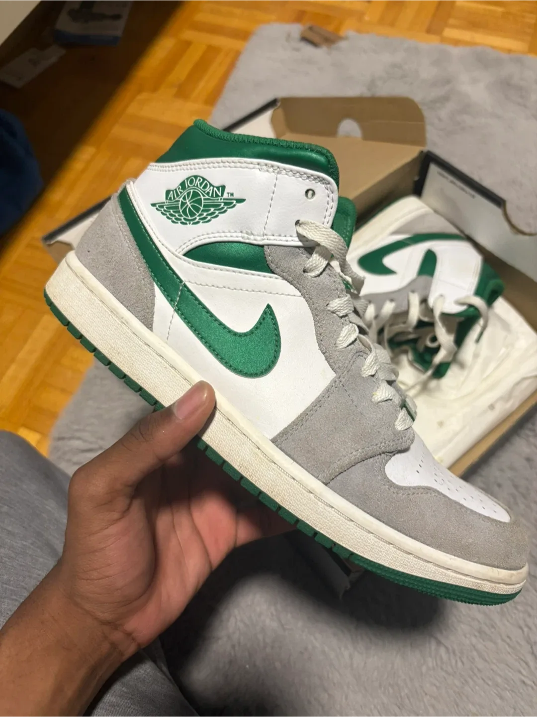 Nike Air Jordan 1 Mid SE Size 9 image indicator(2)