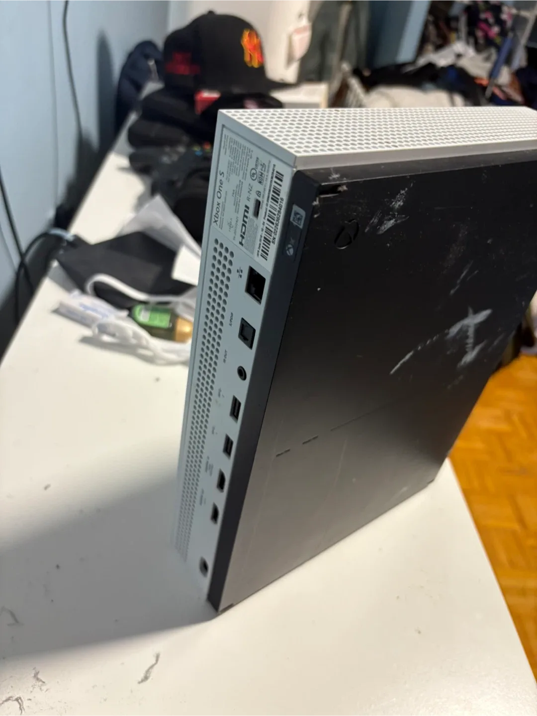 Xbox One S White Console image indicator(2)