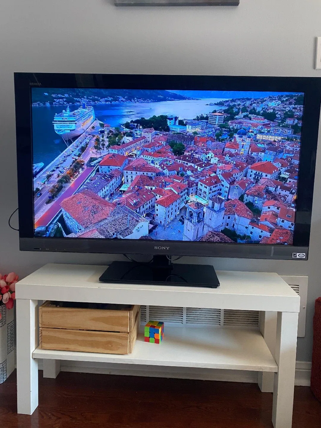 Sony Bravia KDL-40EX400 40" LCD TV thumbnail