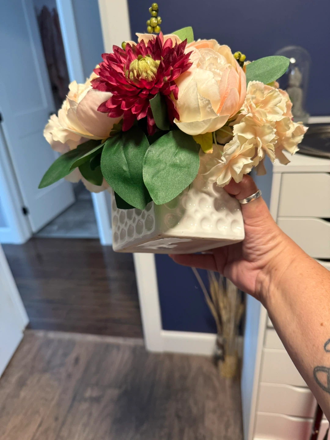 Floral Arrangement in Vase - photo 3