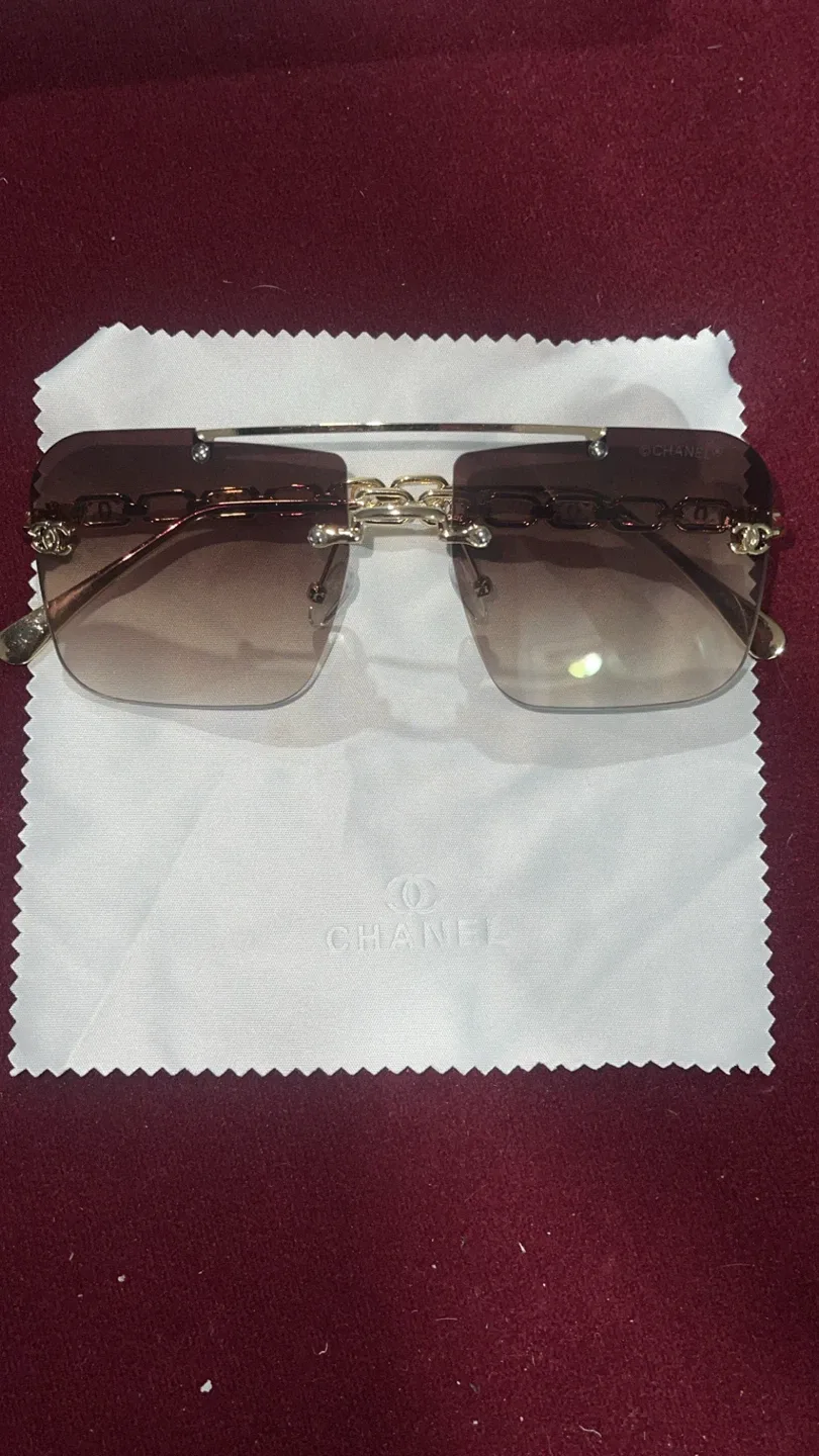 Chanel Sunglasses image indicator(3)