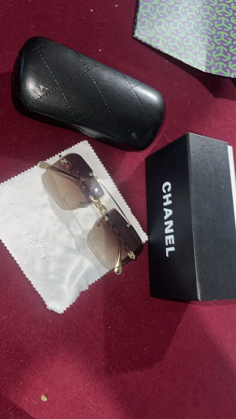 Chanel Sunglasses image indicator(5)