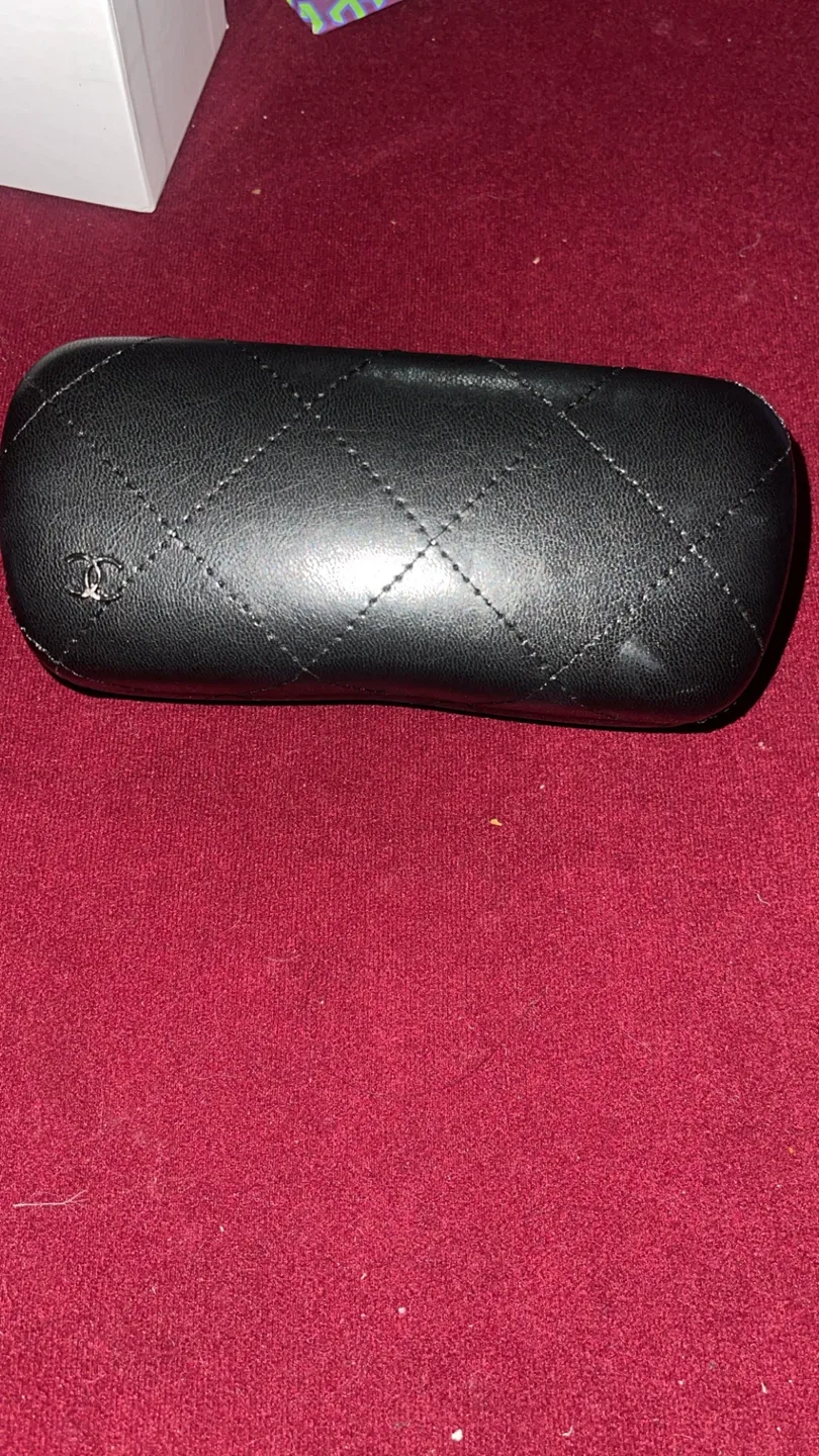 Chanel Sunglasses image indicator(2)