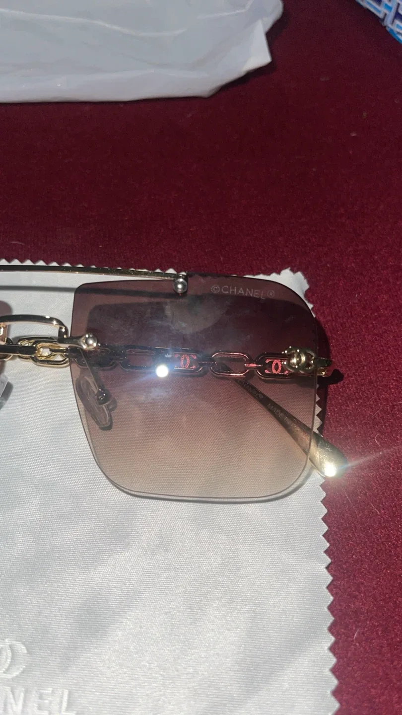 Chanel Sunglasses image indicator(4)