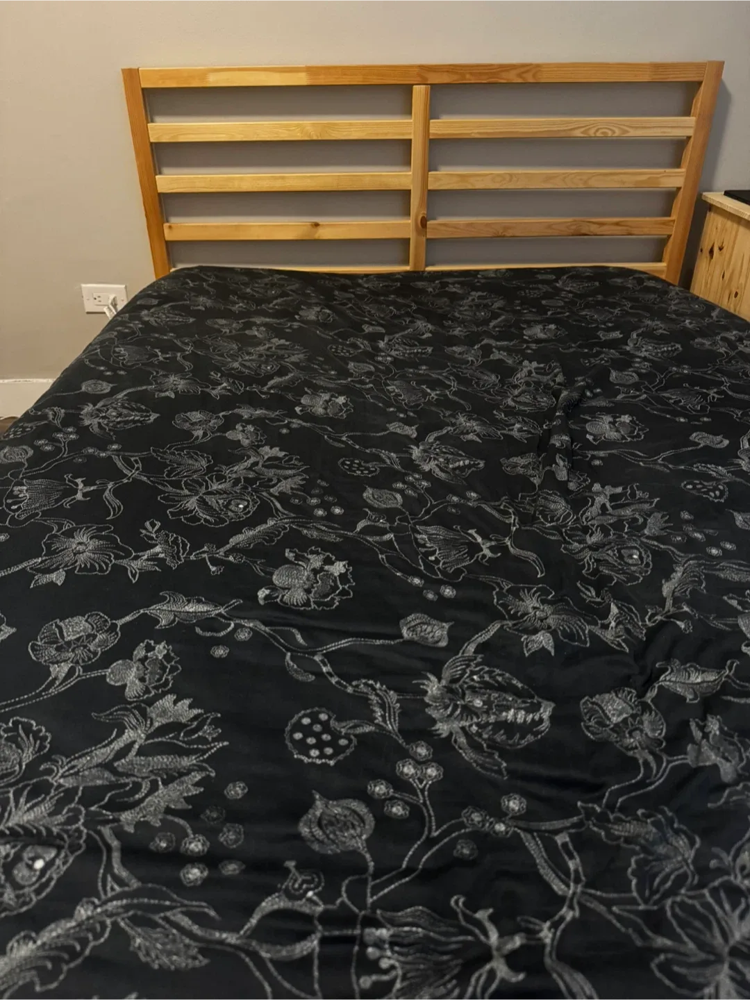 IKEA TARVA Bed Frame (Double) image indicator(2)