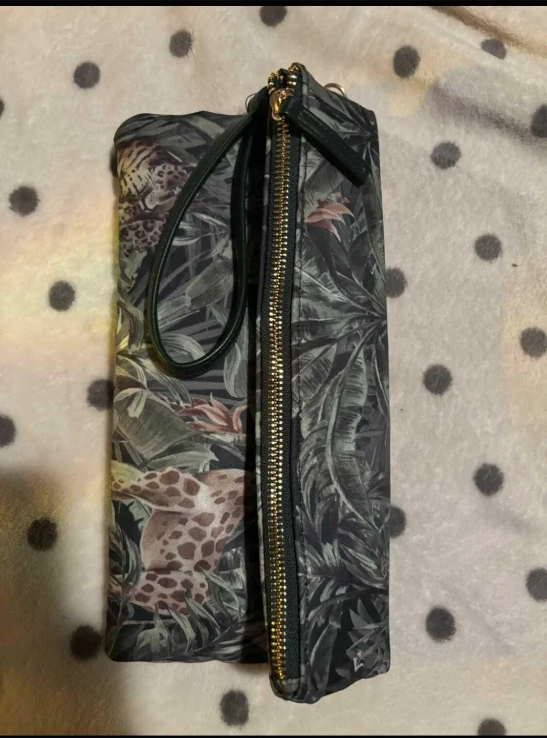 Clutch with Jungle Print image indicator(2)