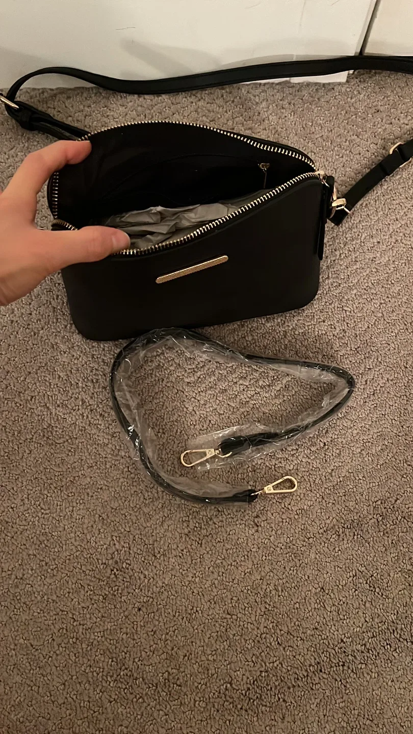 Black Crossbody Bag image indicator(3)