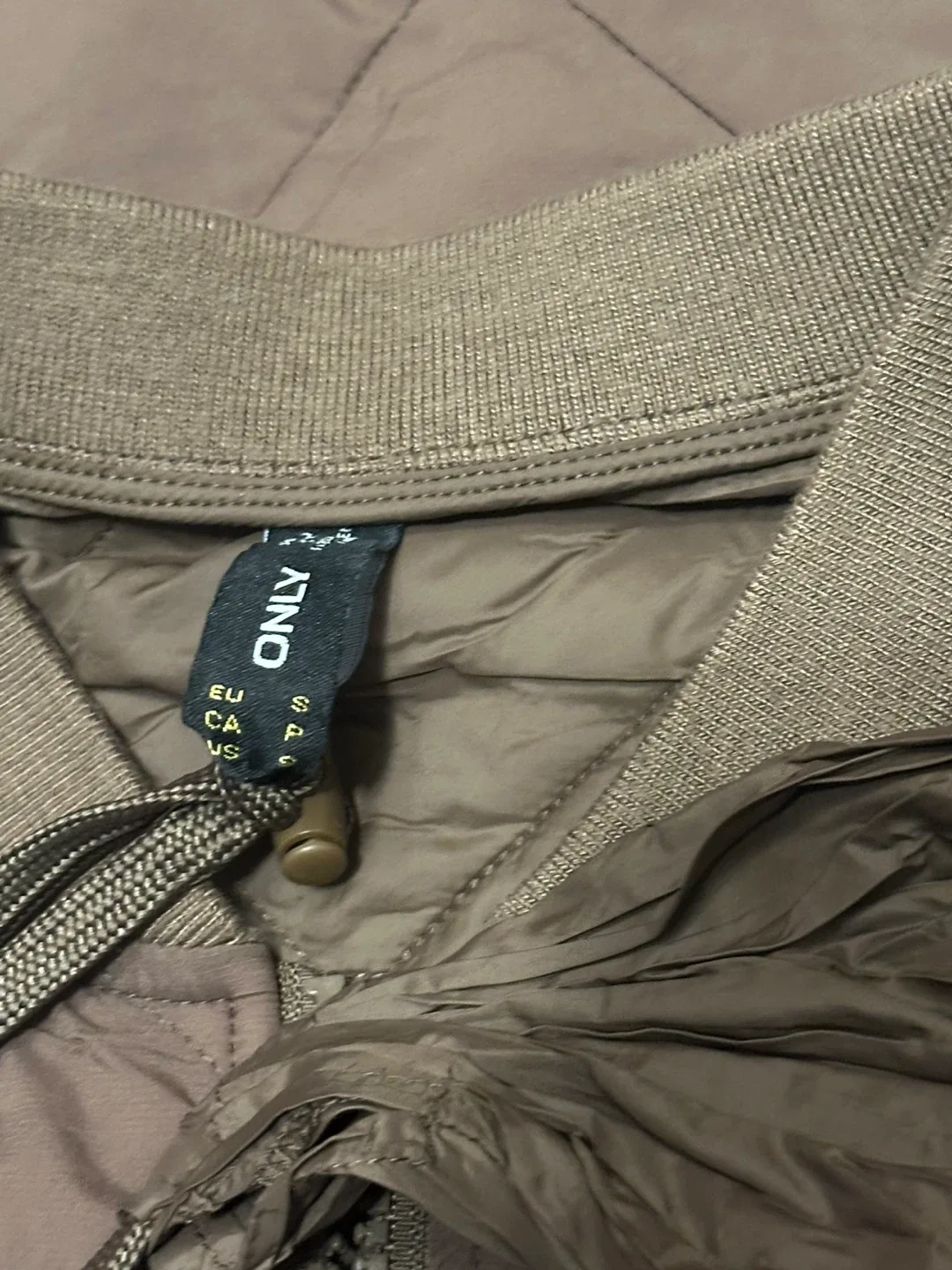 H&M Long Puffer Vest image indicator(5)