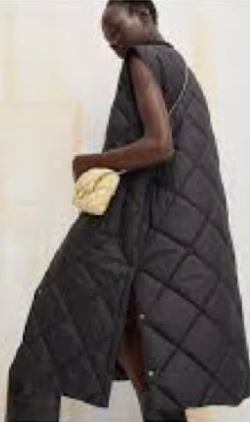 H&M Black Long Quilted Vest image indicator(4)