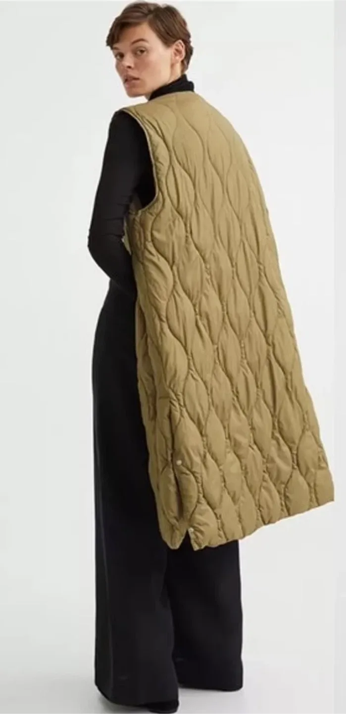 H&M Black Long Quilted Vest image indicator(2)