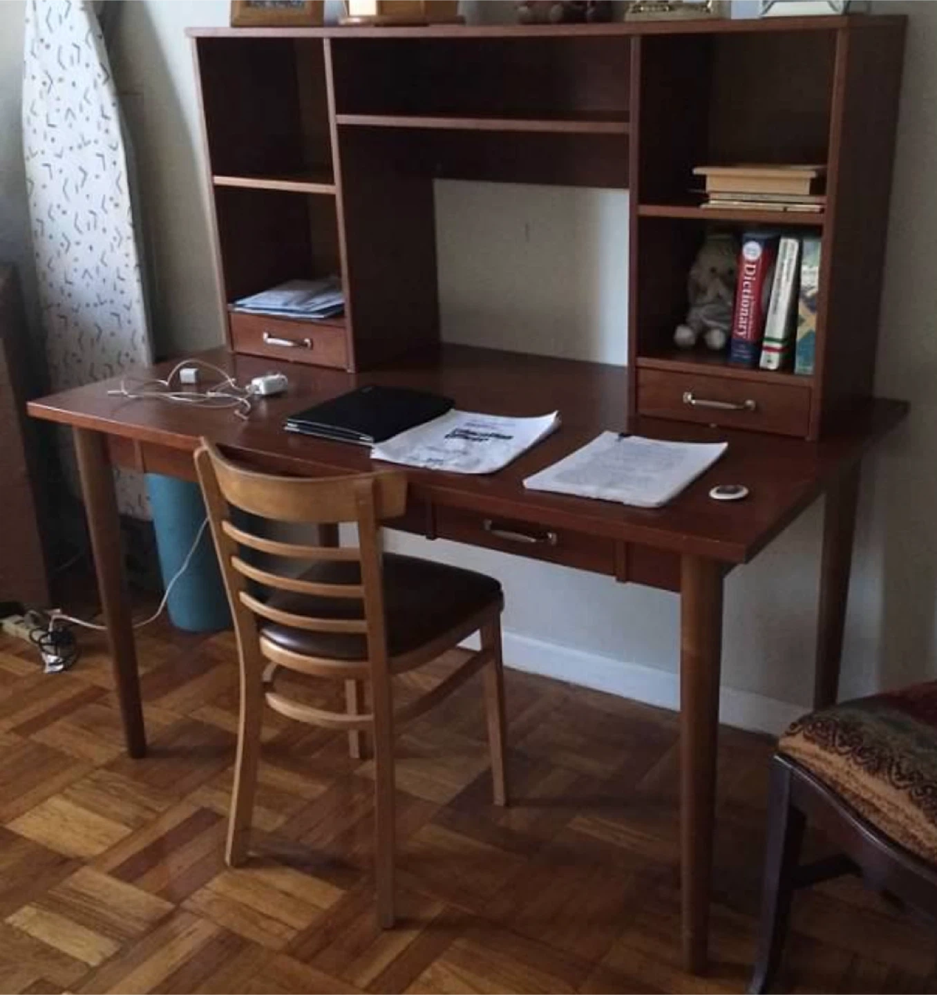Large Desk with a hutch. Firm price - photo 2