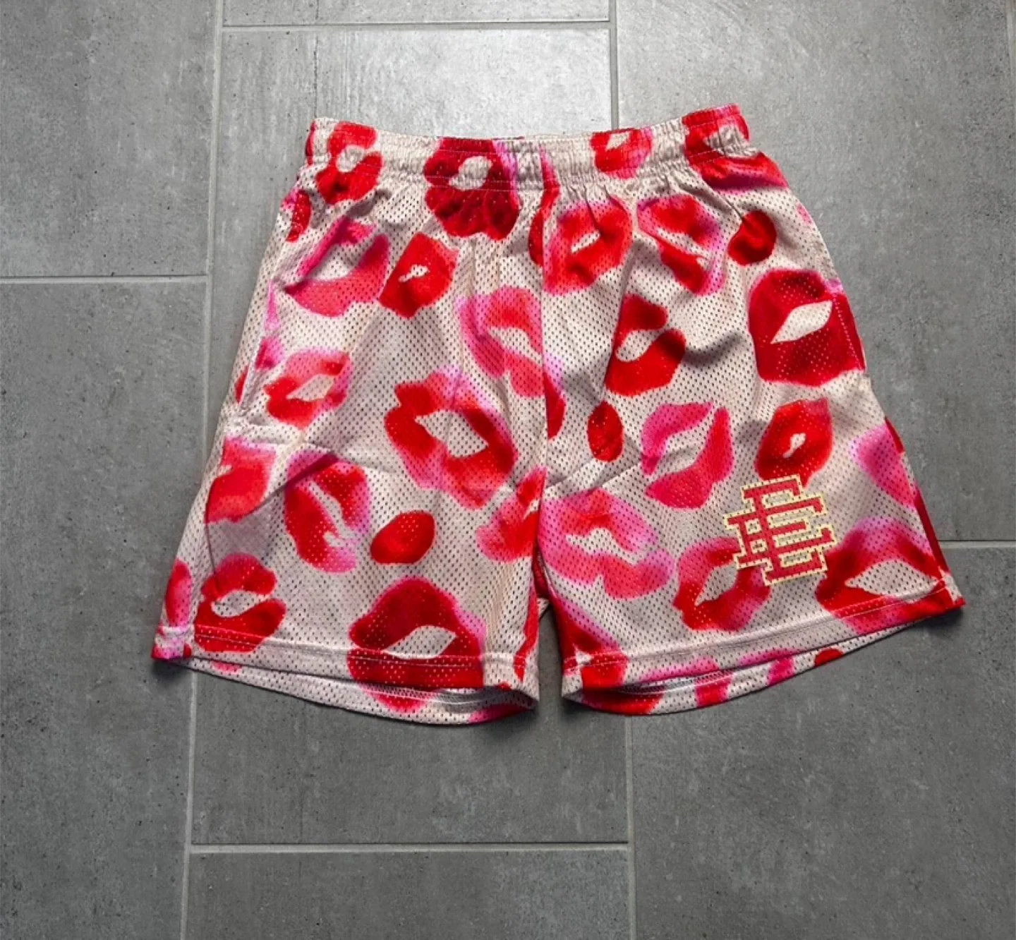 Eric Emanuel Kiss Print Mesh Shorts Red Pink Lips thumbnail