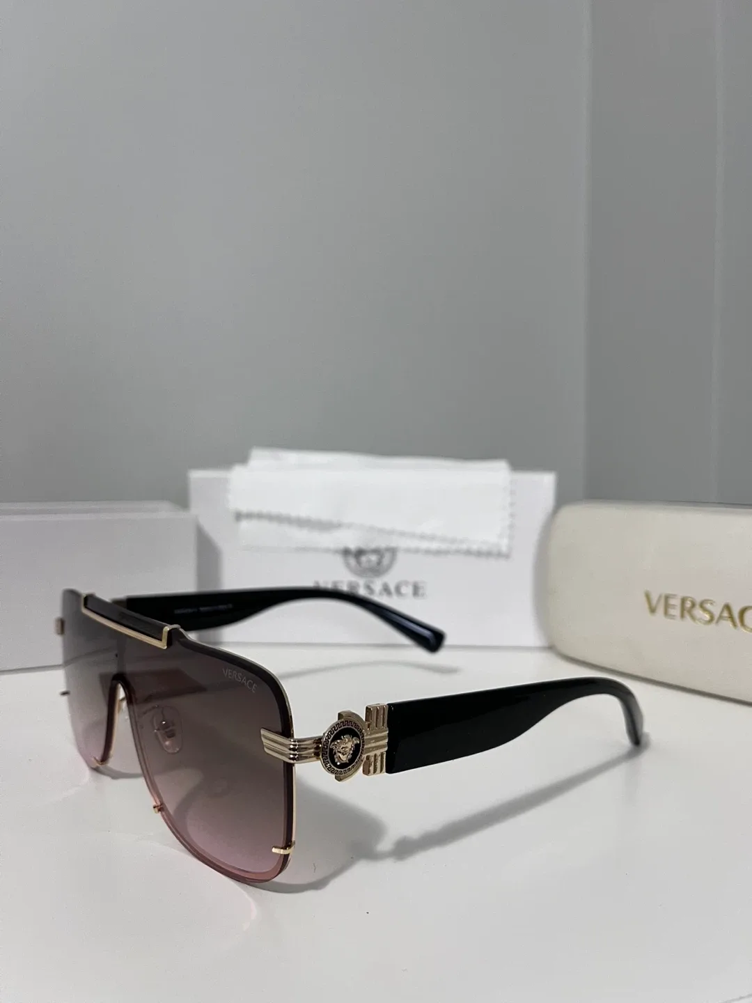 Versace Sunglasses image indicator(2)