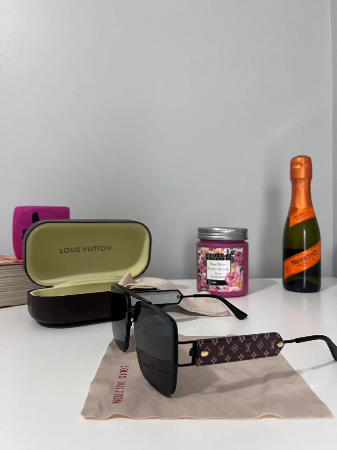 Louis Vuitton Sunglasses image indicator(2)