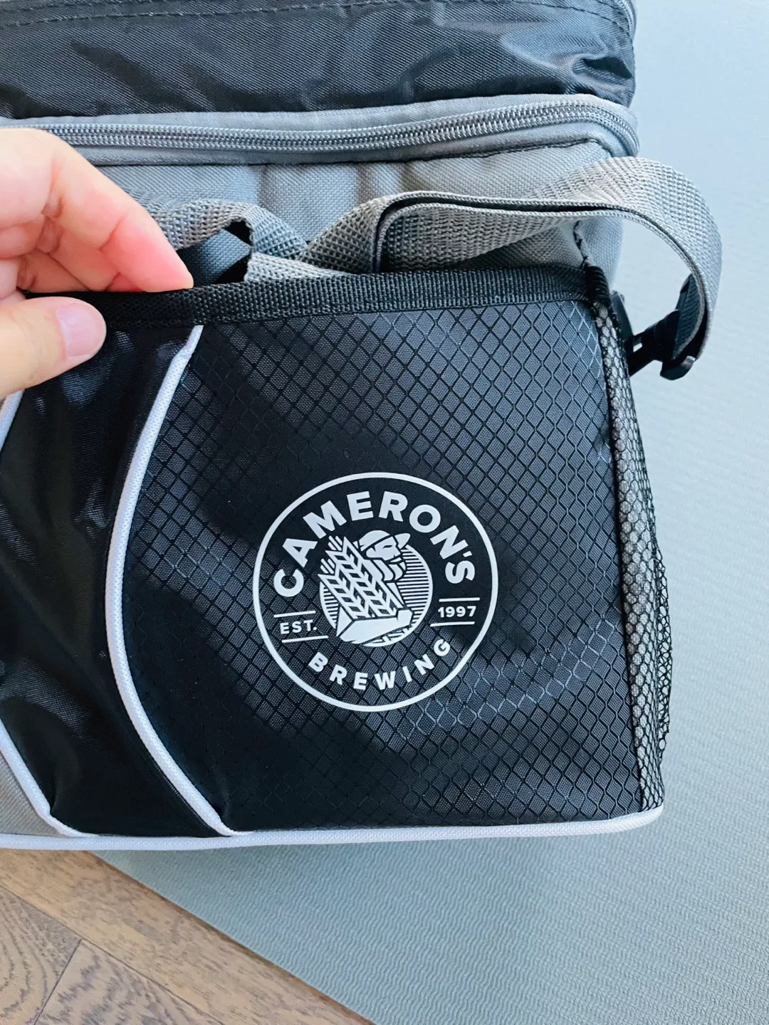 Cameron's Brewing Insulated Cooler Bag image indicator(6)