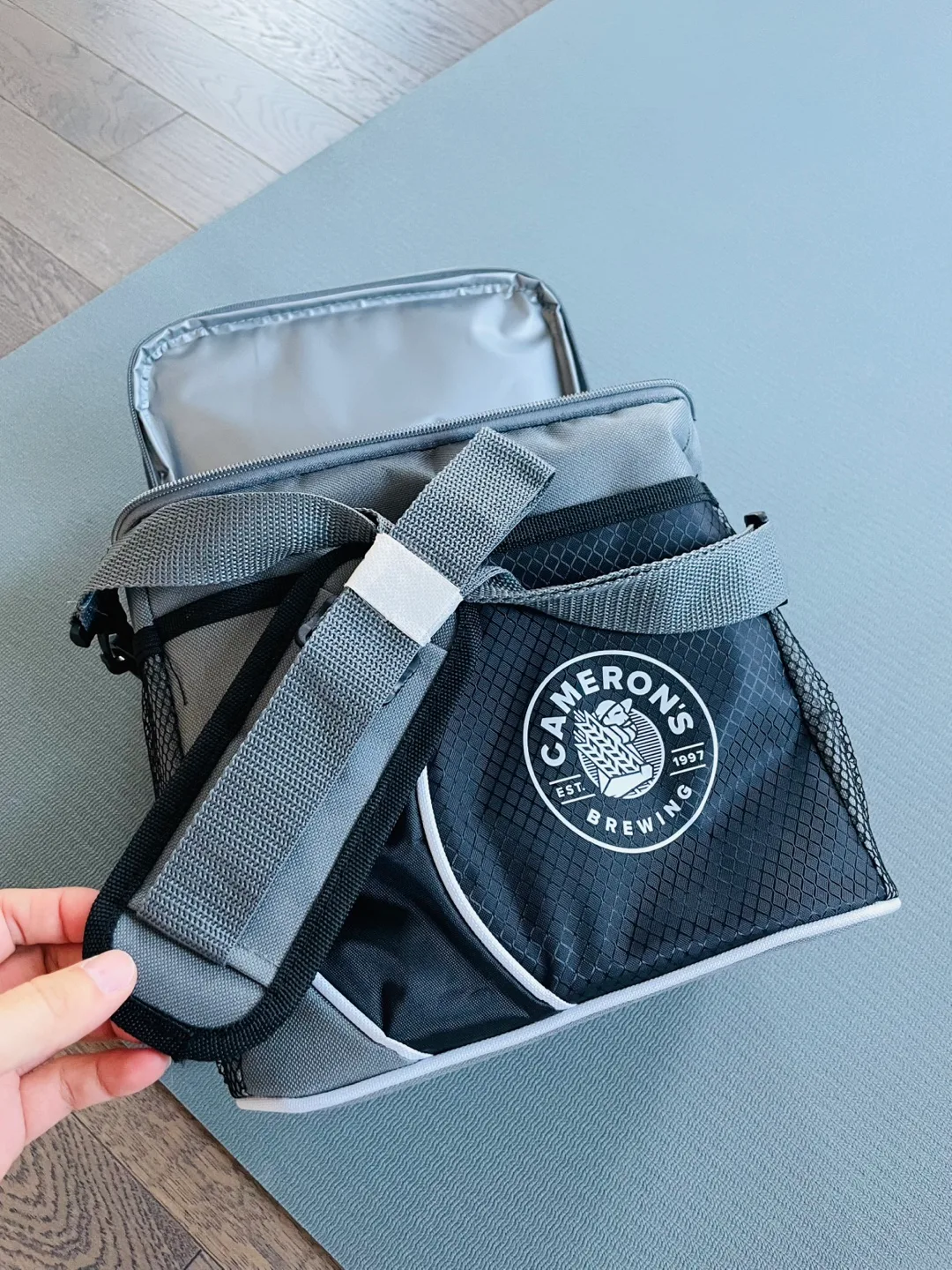 Cameron's Brewing Insulated Cooler Bag image indicator(5)