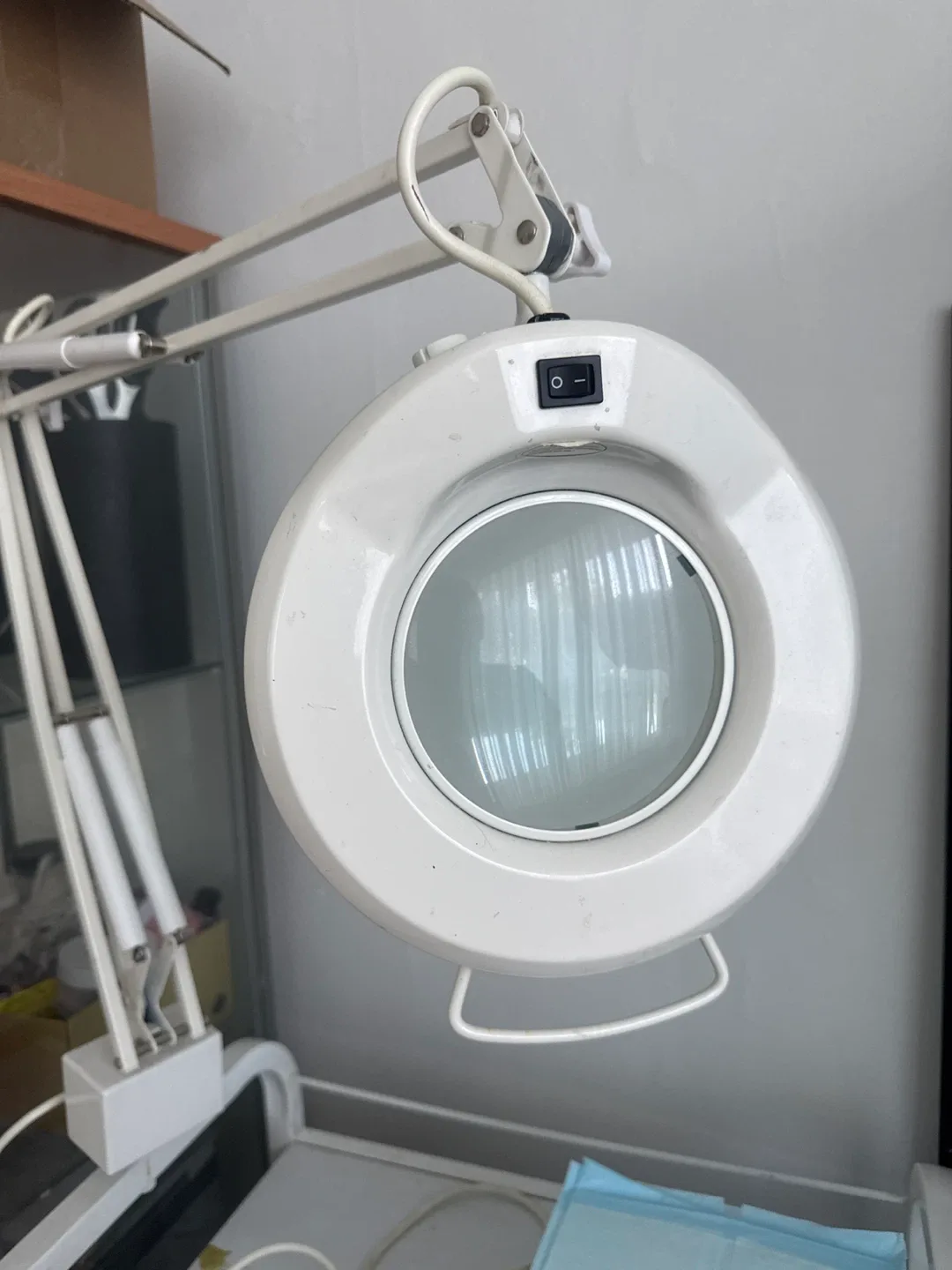 Magnifying Lamp with Adjustable Arm thumbnail