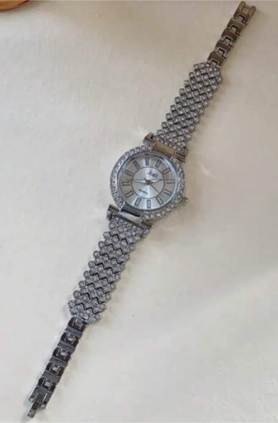 Jiali Quartz Silver Rhinestone Watch for women image indicator(4)