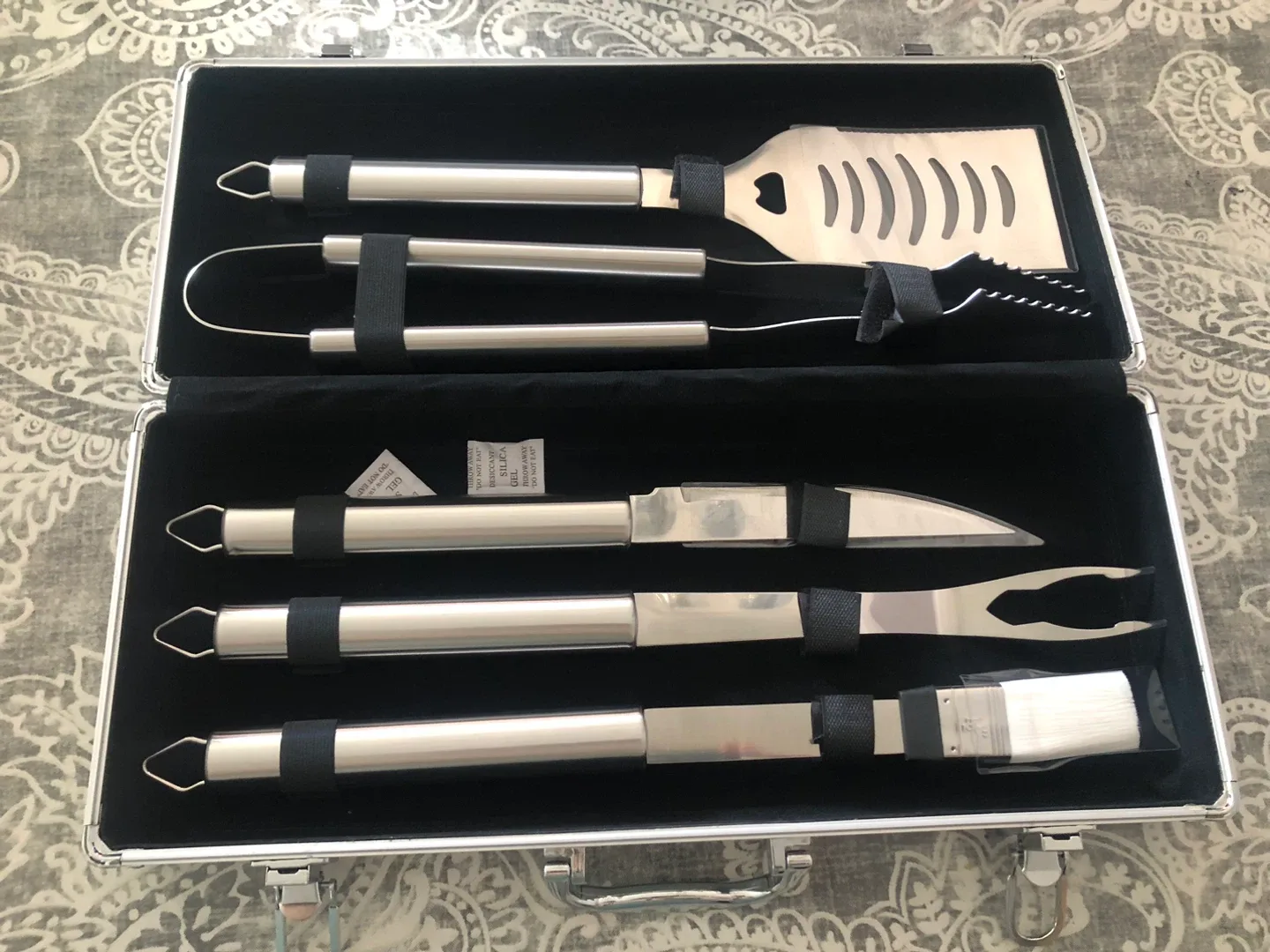 Shoeless Joe's BBQ Grill Set - New in Box! image indicator(2)