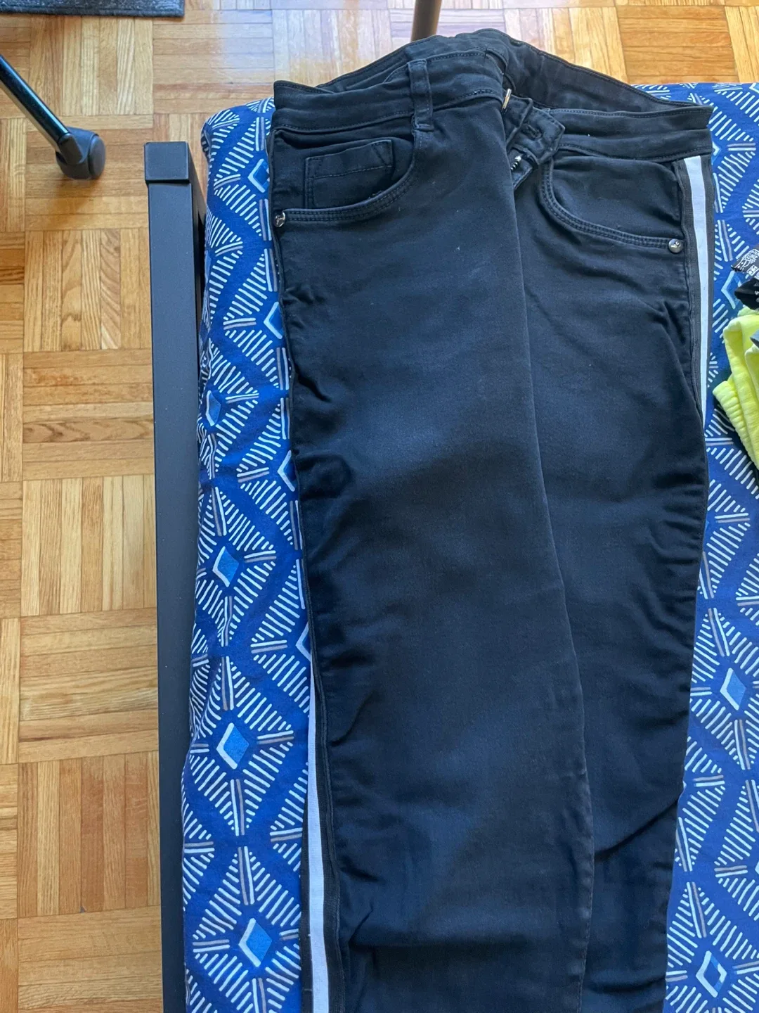 Black Jeans with White Stripe 🥕 image indicator(3)