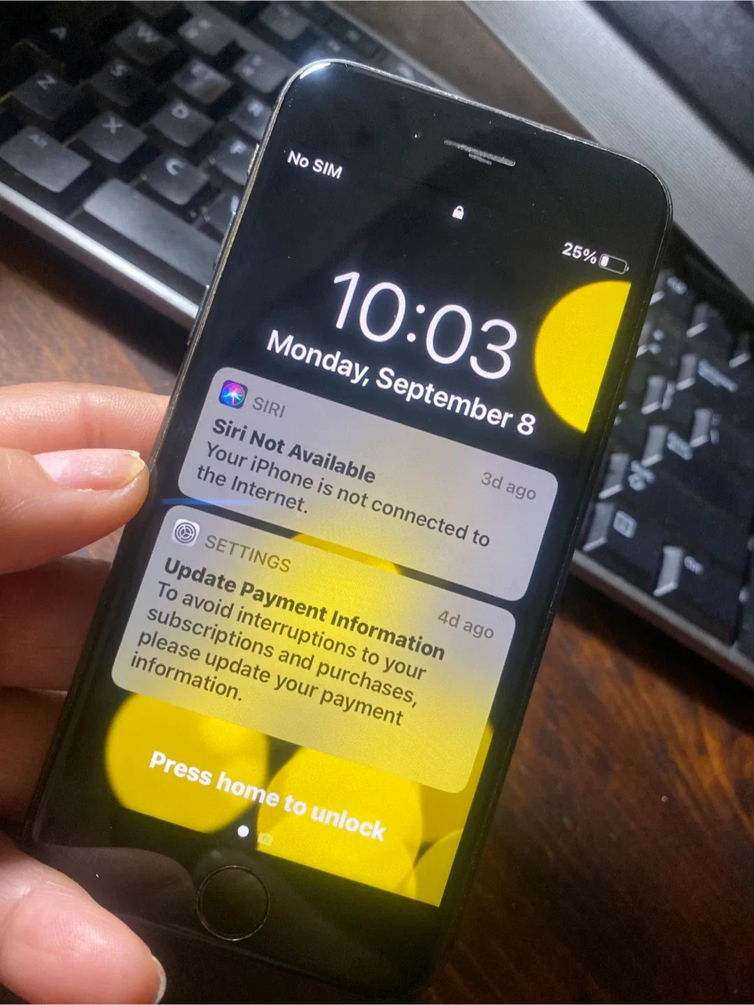 Apple iPhone 8 - Black thumbnail