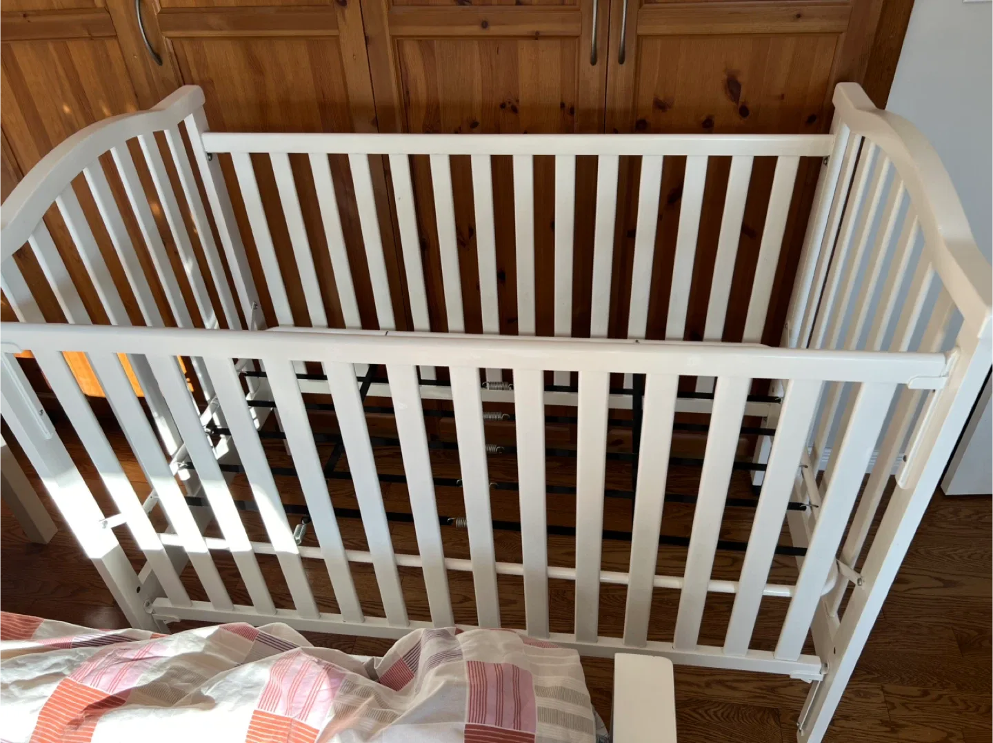 White Baby Crib image indicator(6)