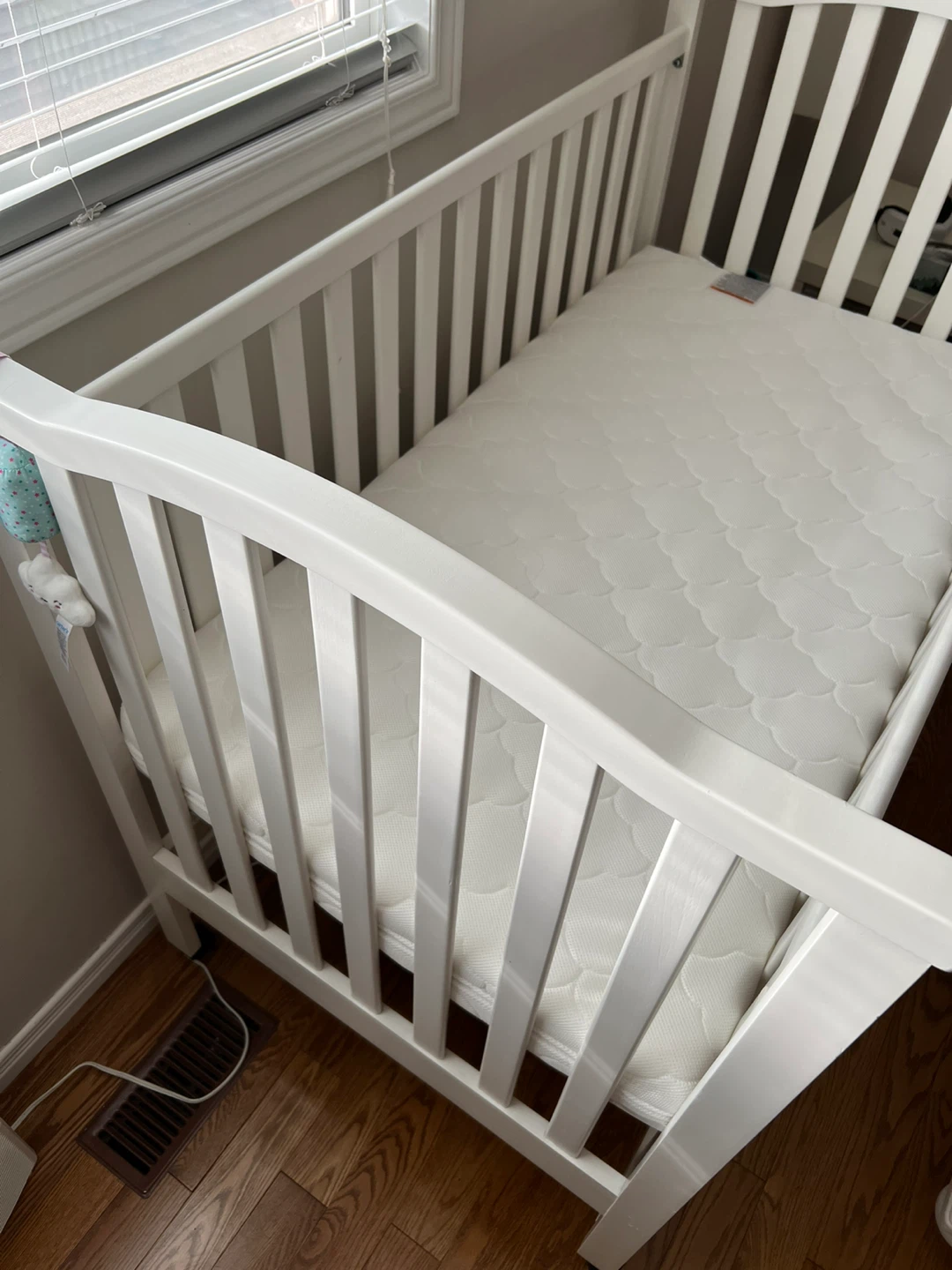 White Baby Crib - photo 2