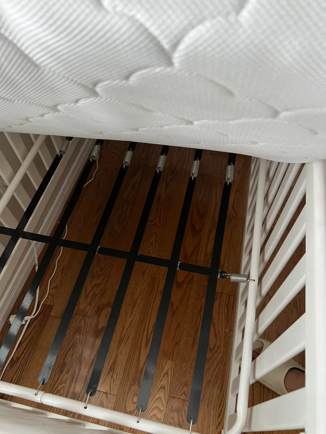 White Baby Crib image indicator(5)