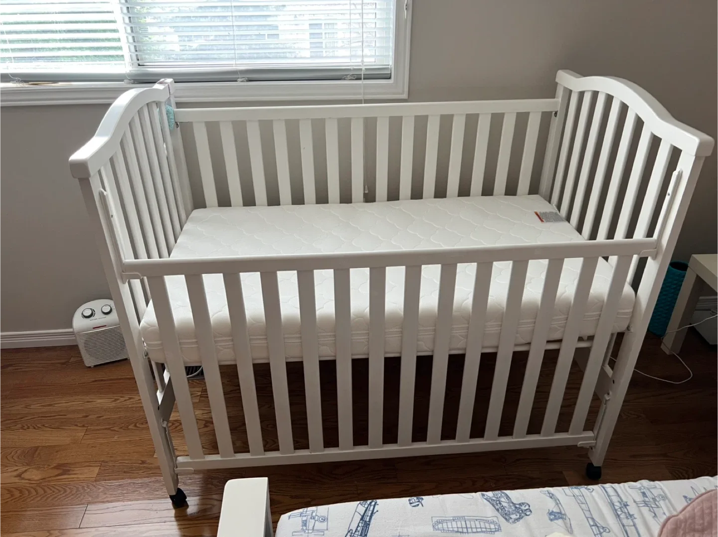 White Baby Crib image indicator(7)