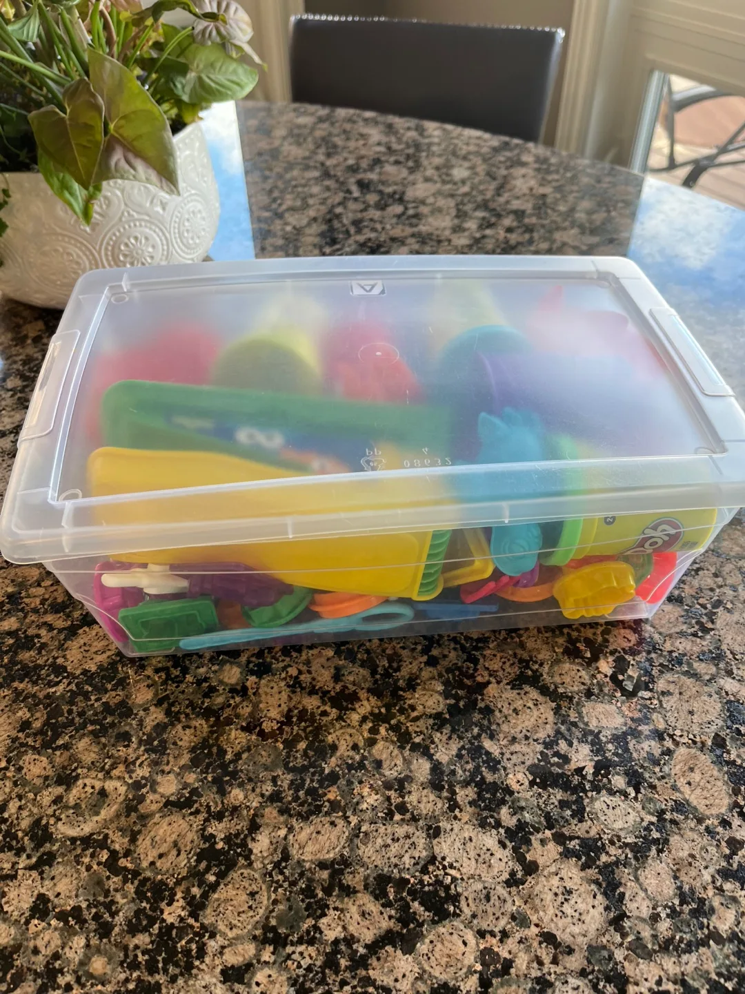 Play-Doh Set with Tools & Container image indicator(4)