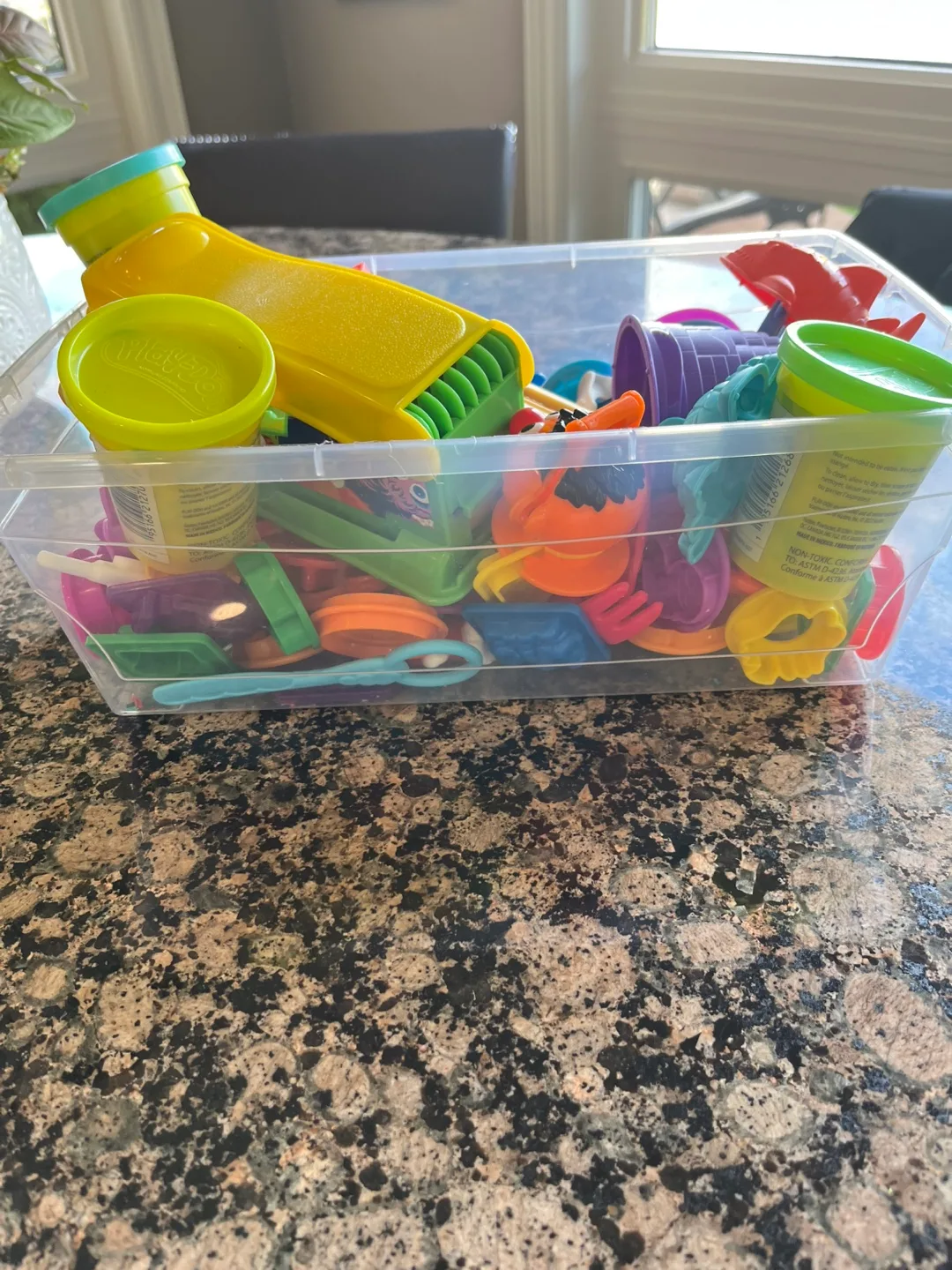 Play-Doh Set with Tools & Container image indicator(2)