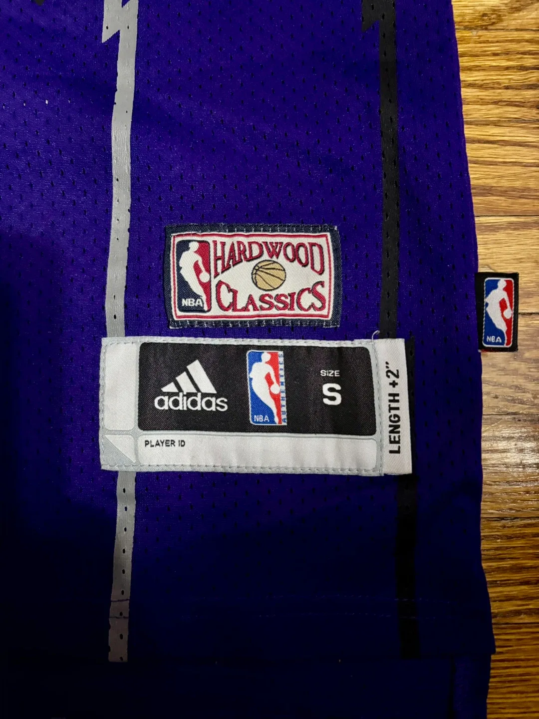 Adidas Raptors DeRozan Jersey - Size S image indicator(3)
