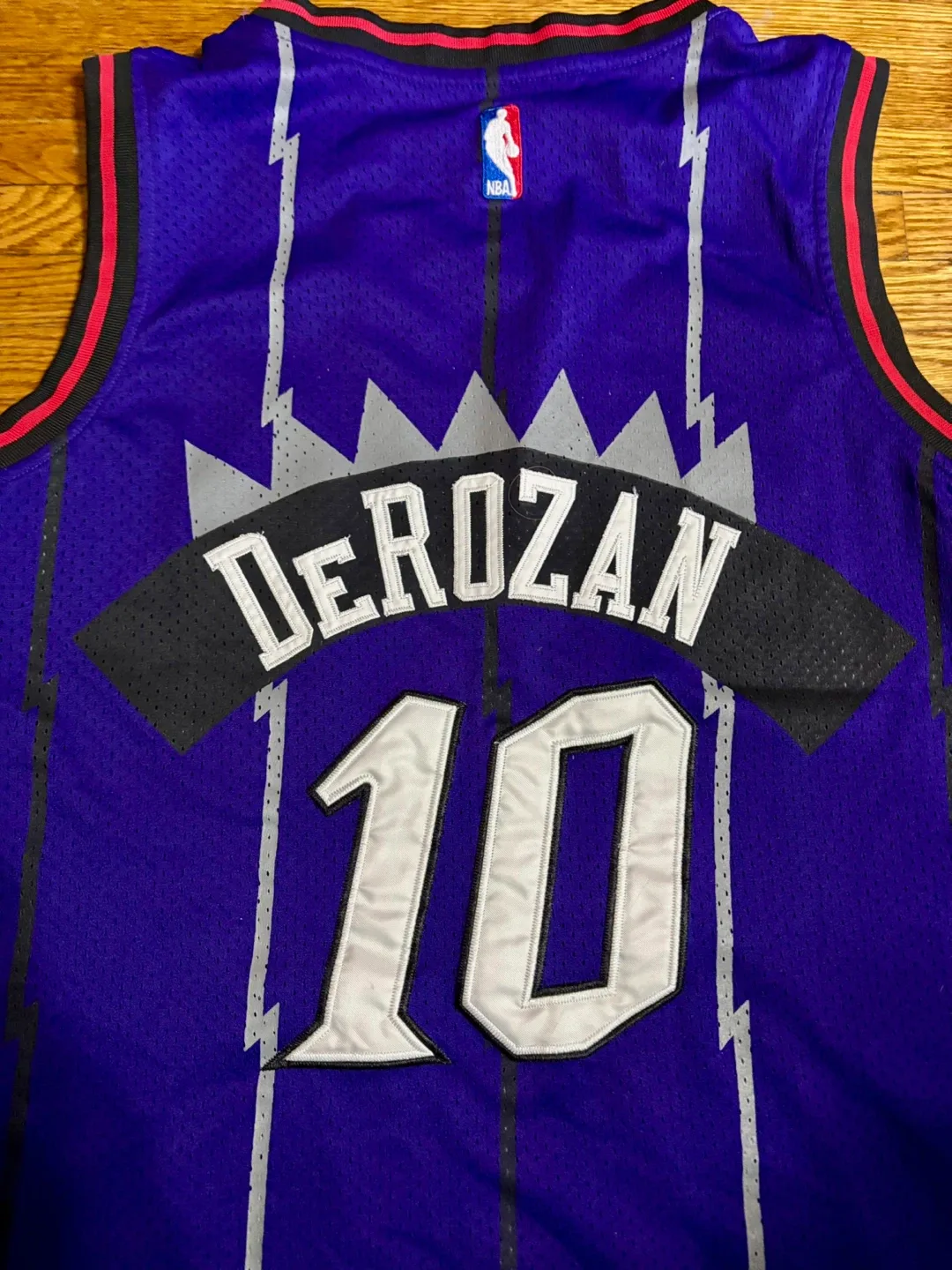 Adidas Raptors DeRozan Jersey - Size S image indicator(4)