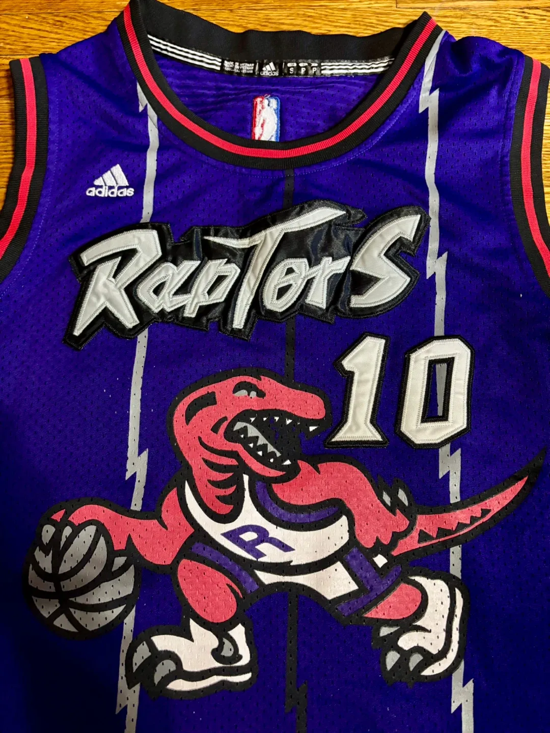 Adidas Raptors DeRozan Jersey - Size S image indicator(2)