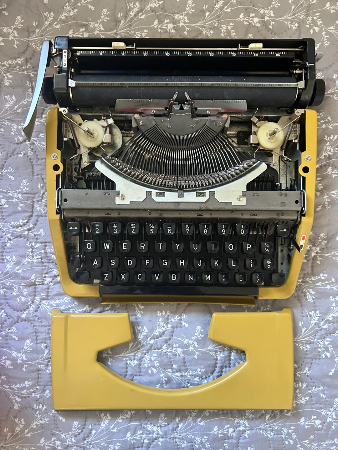 Brother Charger 11 Typewriter + 1 Ribbon Spool - photo 2