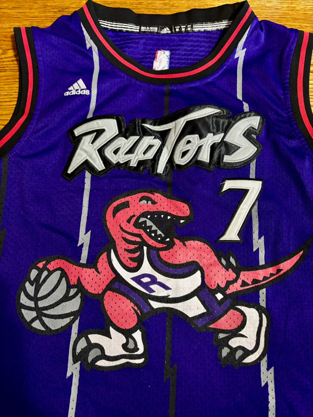 Adidas Raptors Lowry Jersey - Size M image indicator(2)