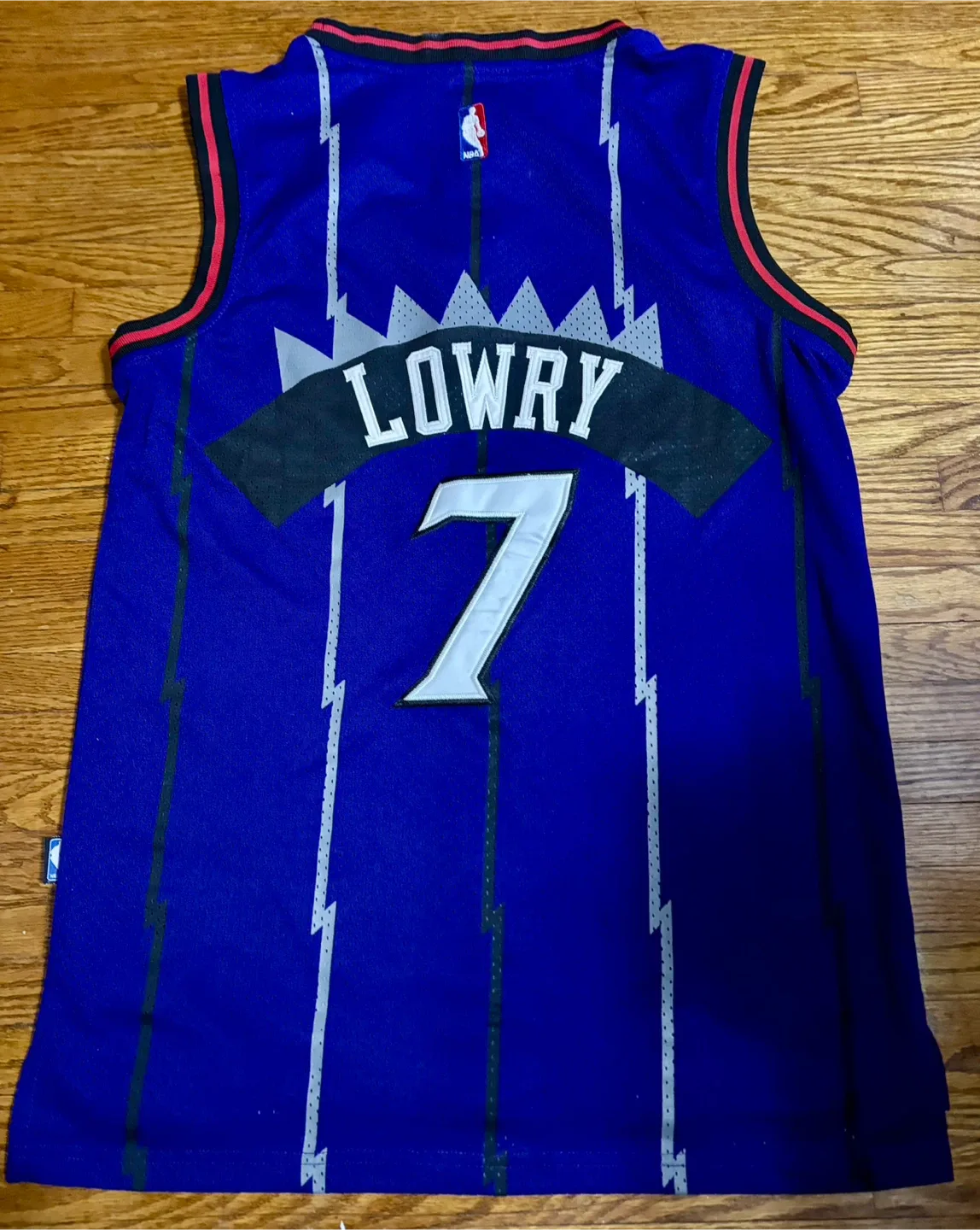 Adidas Raptors Lowry Jersey - Size M image indicator(5)