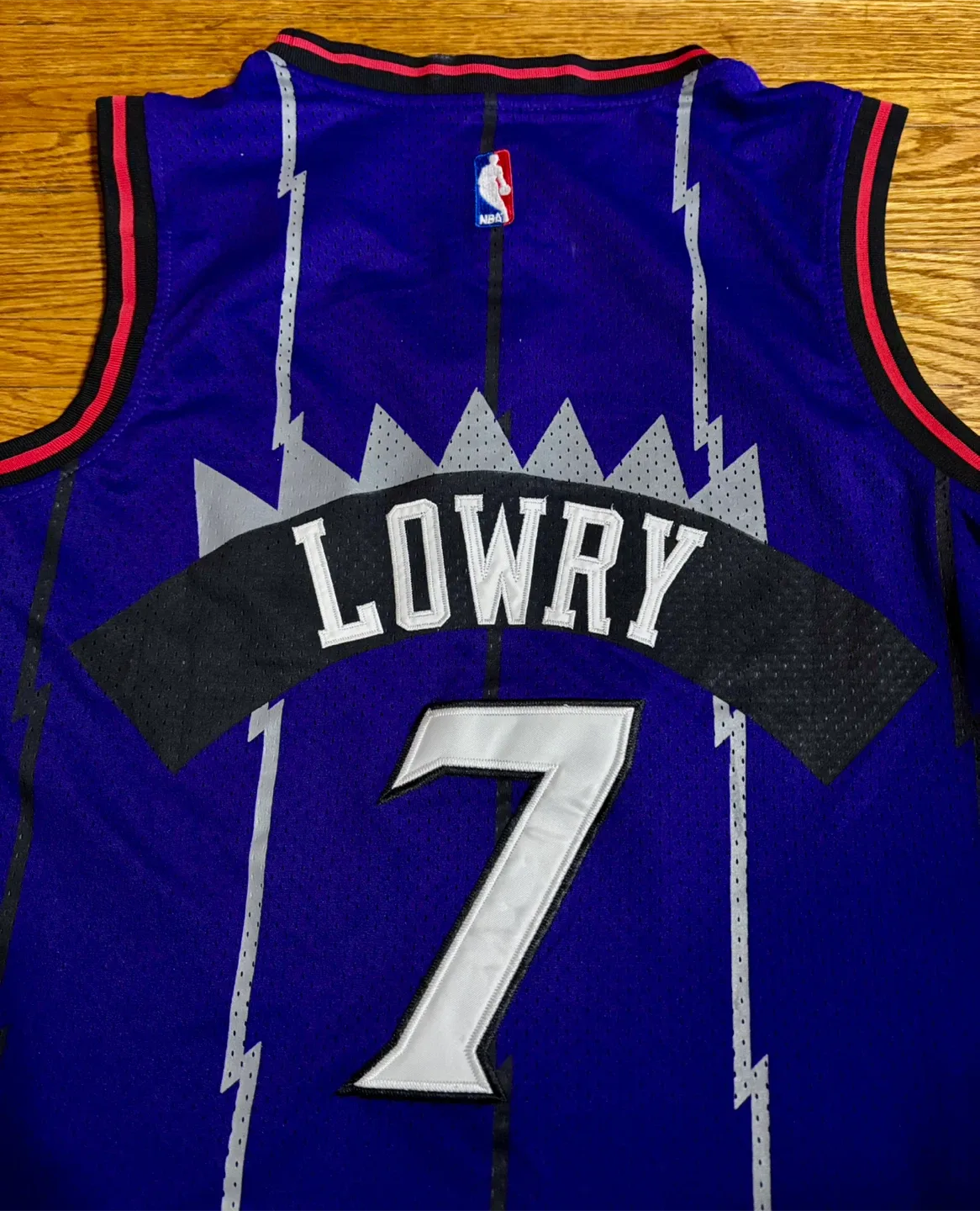 Adidas Raptors Lowry Jersey - Size M image indicator(4)