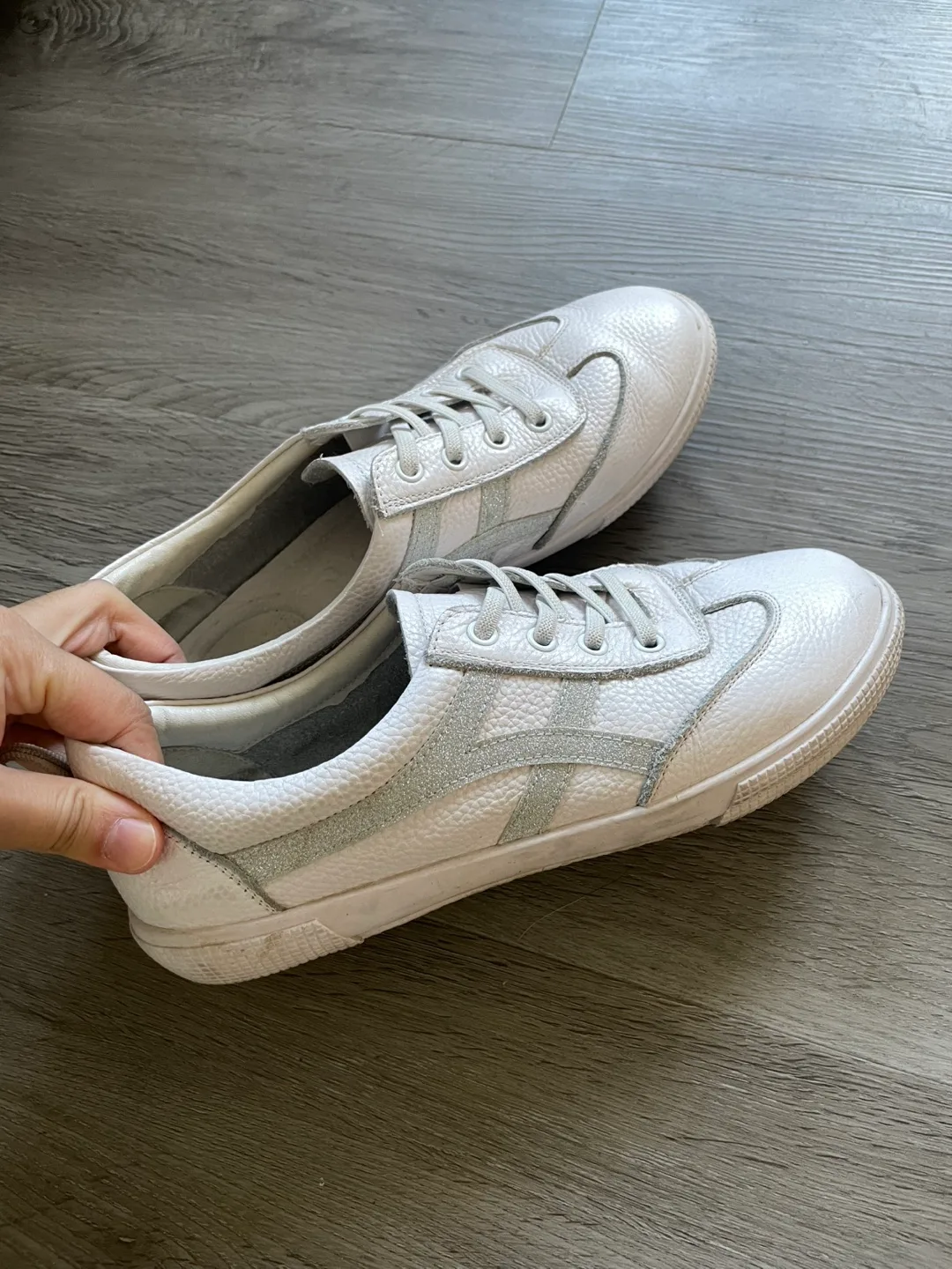 Like Onitsuka Tiger White Leather Sneakers image indicator(2)