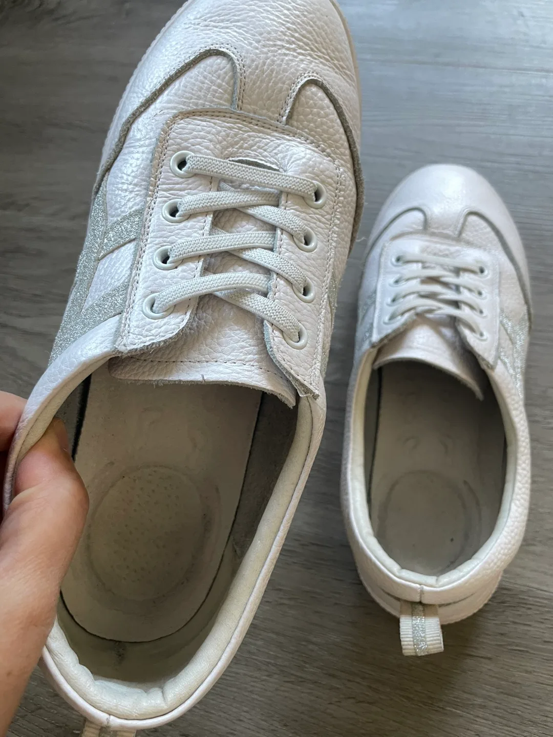 Like Onitsuka Tiger White Leather Sneakers image indicator(3)