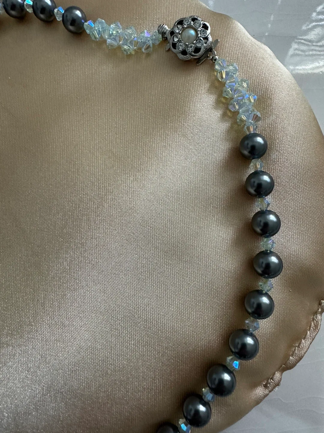 Pearl and Crystal Beaded Handmade Necklace image indicator(3)