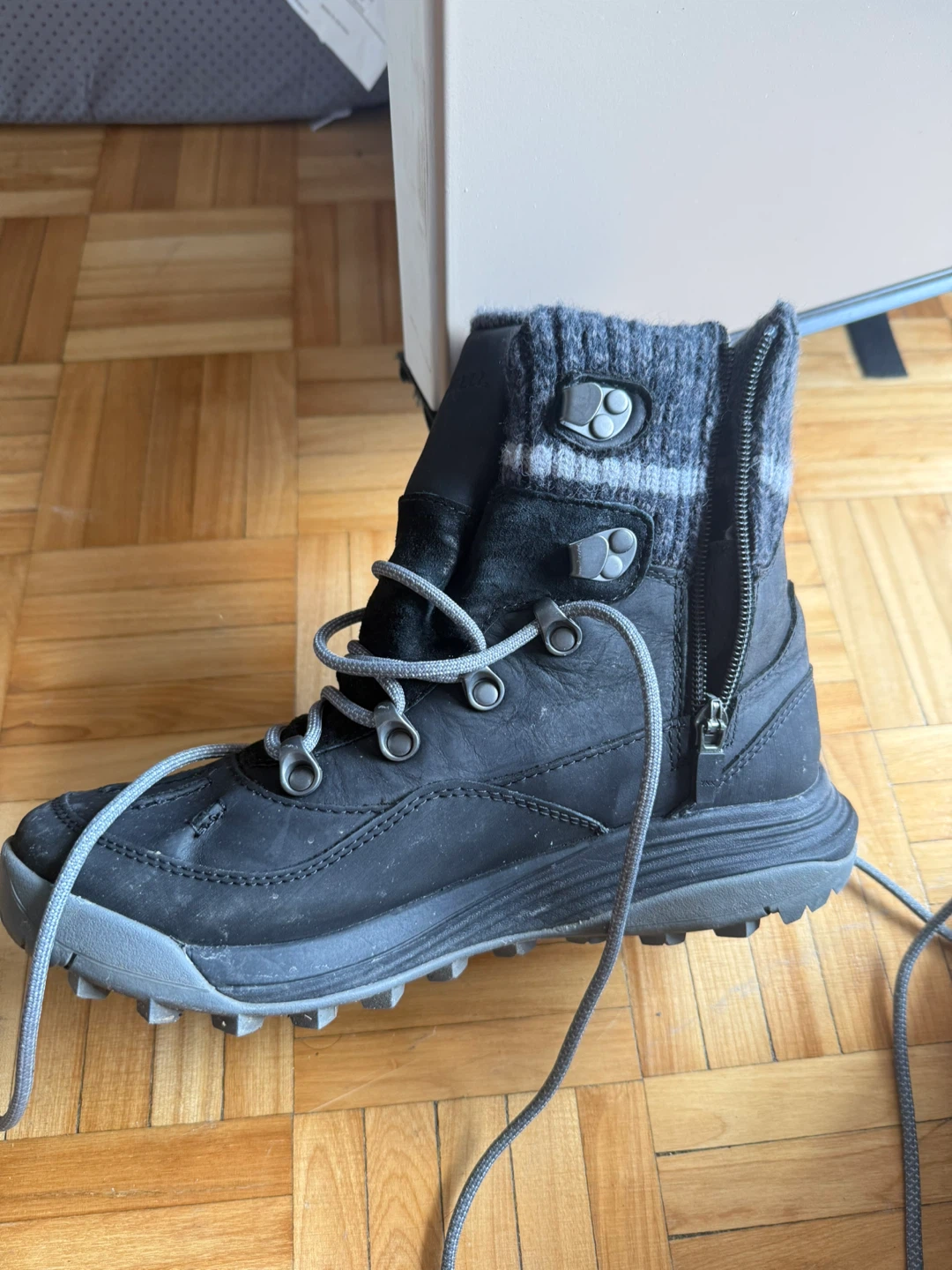 Merrell J037410 Women's Winter Boots - Size 6