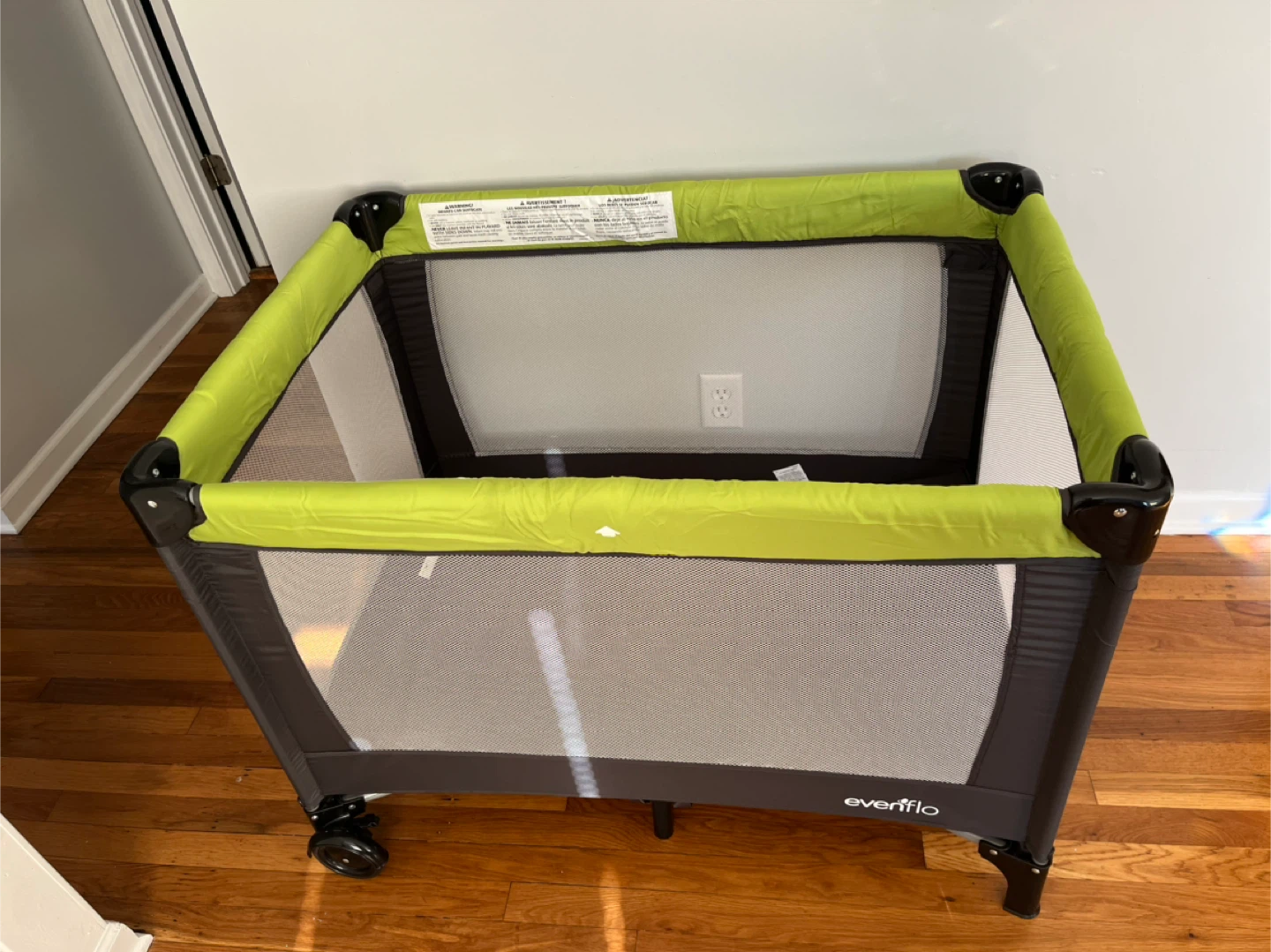 Evenflo Portable Baby Playard - Green & Black - photo 4