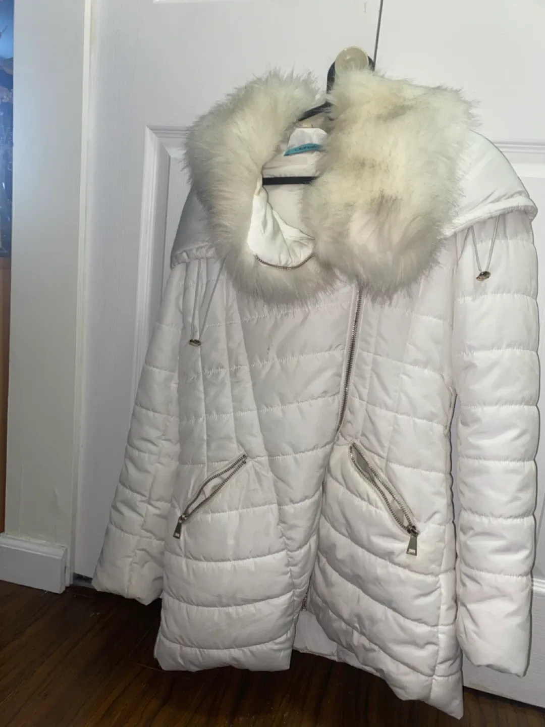 White Puffer Jacket w/ Faux Fur Collar thumbnail