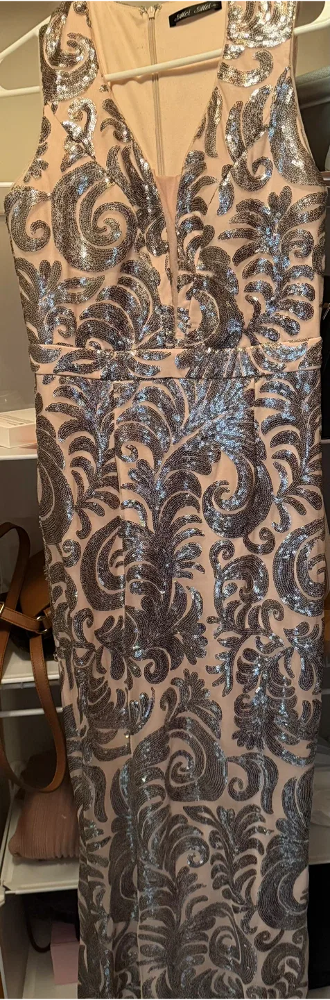 Selection of Formal Dresses image indicator(2)